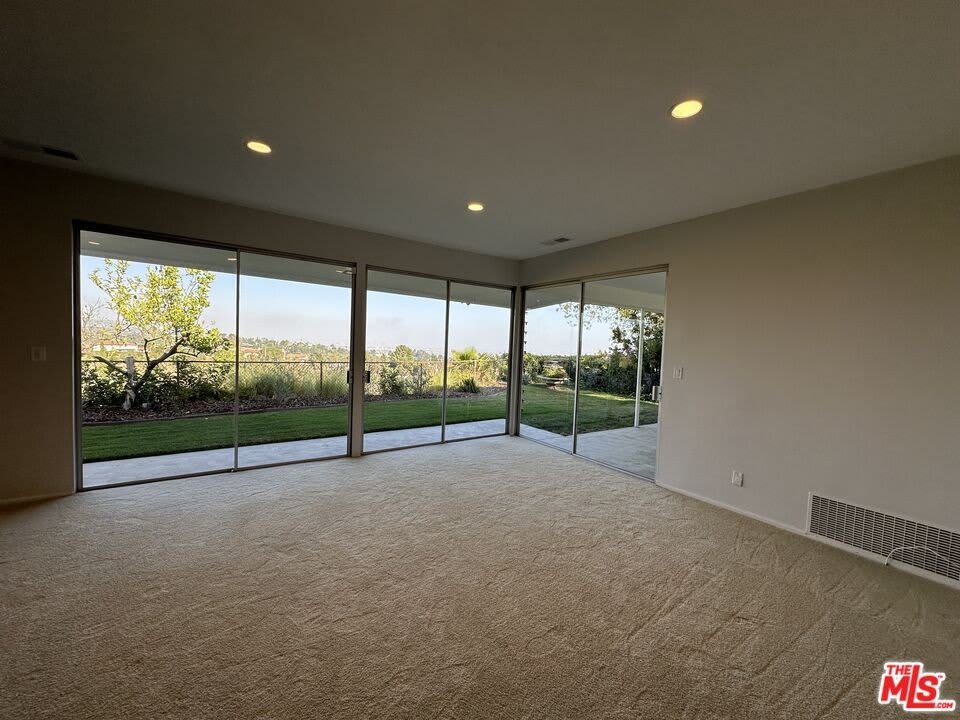 1212 Roberto Ln – photo 2