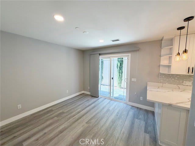 1124 Mayflower Avenue – photo 5
