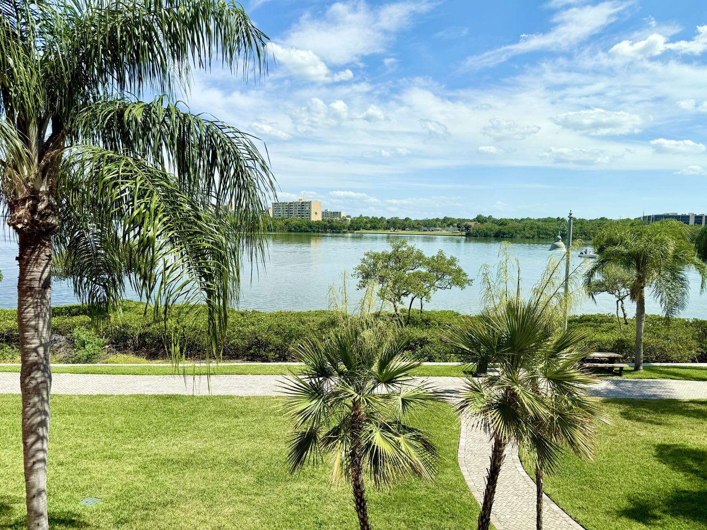 Furnished waterfront 2Bedrooms / 2Baths condo – photo 3