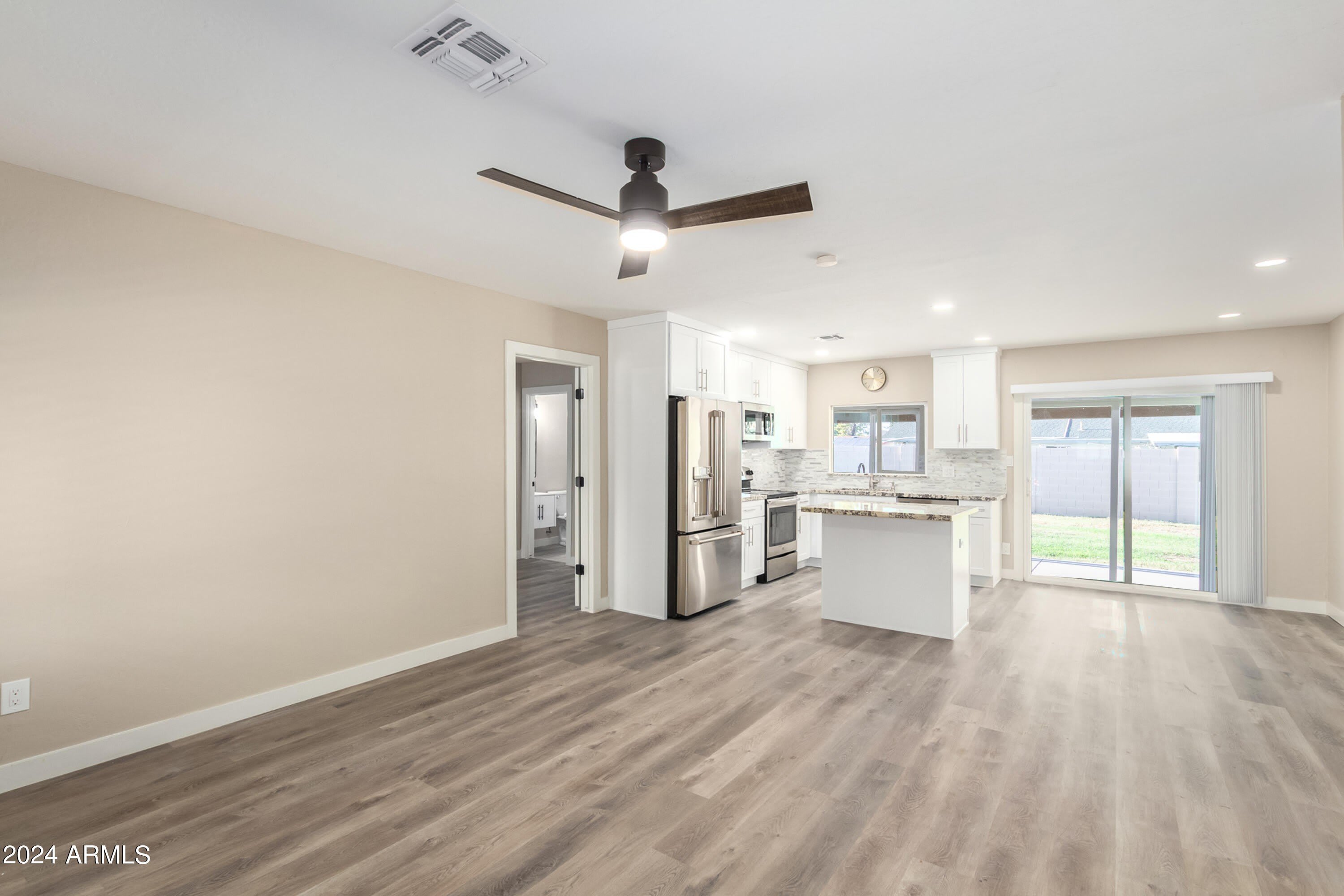 1602 W ROCKWOOD Drive – photo 4