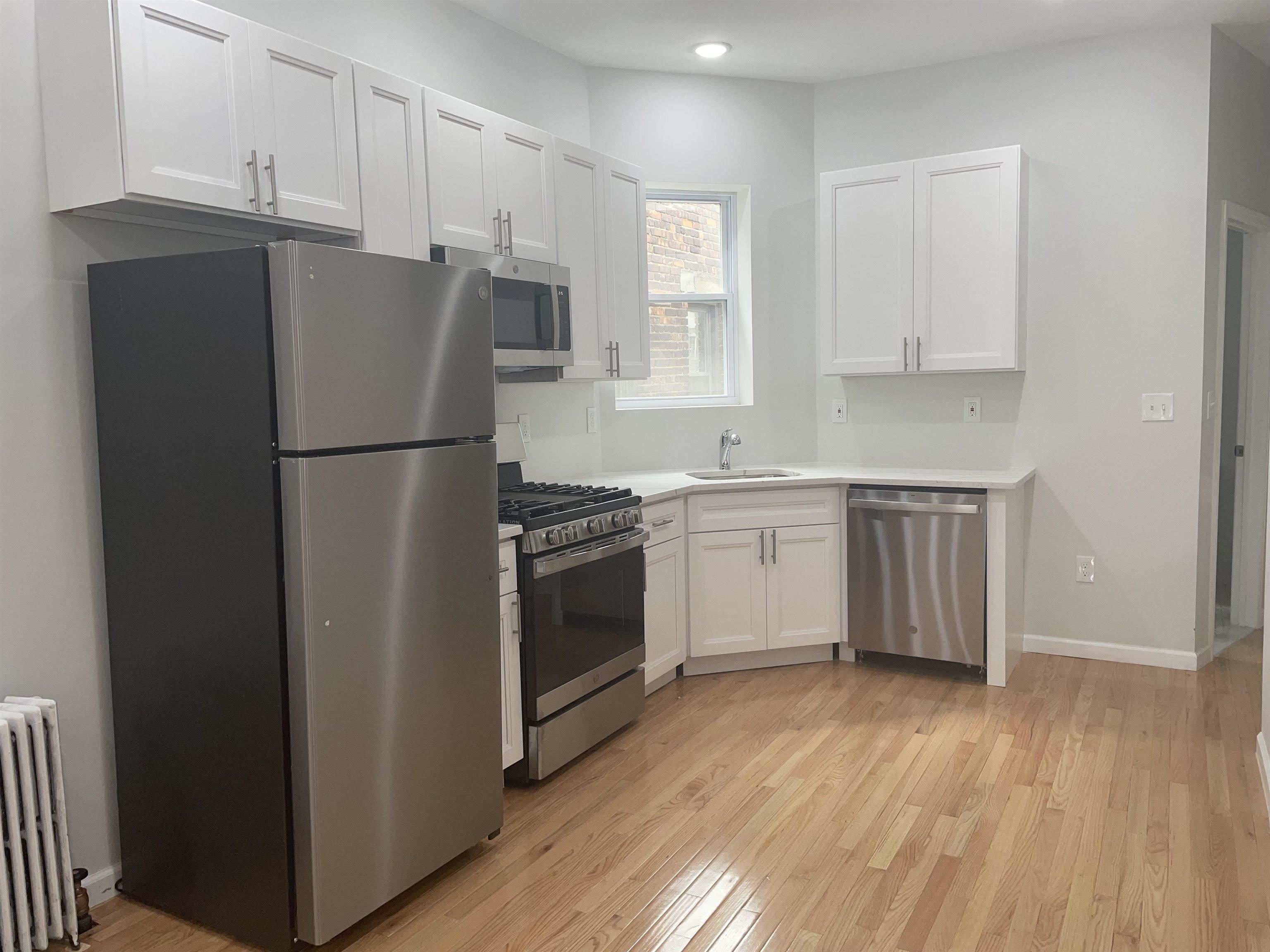 1619 PALISADE AVE – photo 2