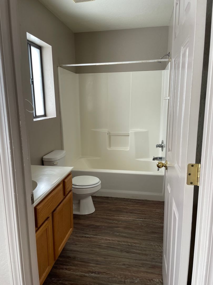 112 E. Benton – photo 4