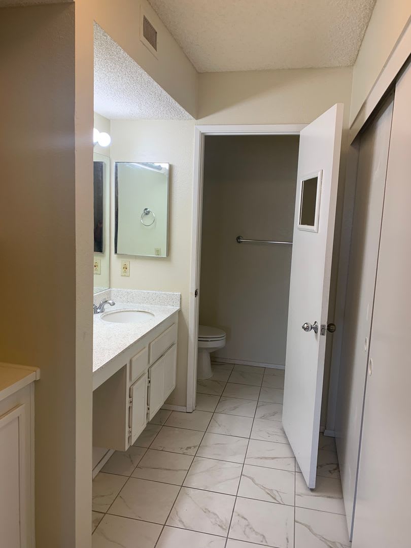 Spacious 2 Bedroom 2 Bathroom – photo 4