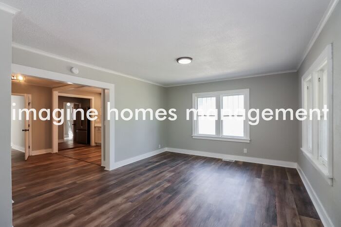 8516 Robinson Street – photo 4