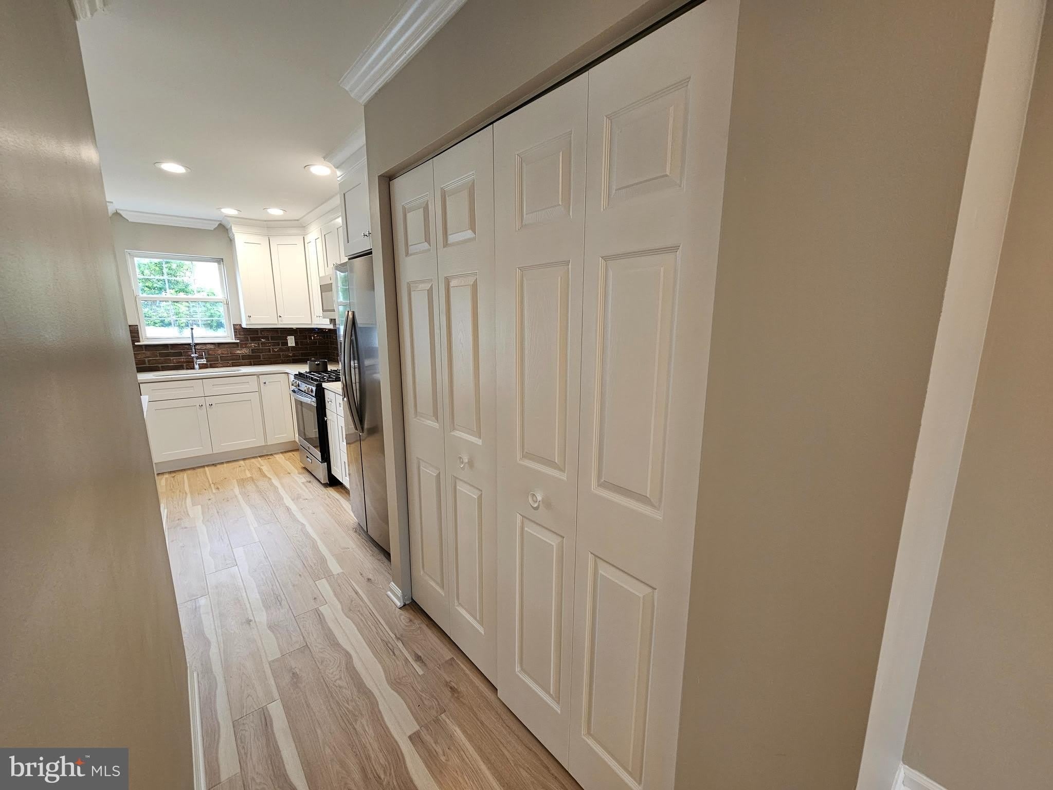 750 E MARSHALL Street – photo 4