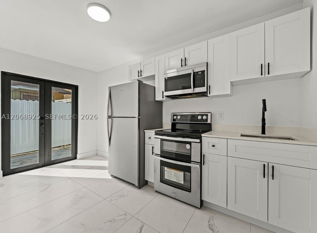 921 NW 22nd Ct – photo 2
