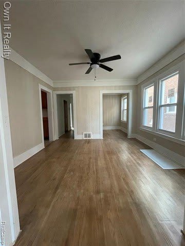 2490 Glendale Street – photo 4