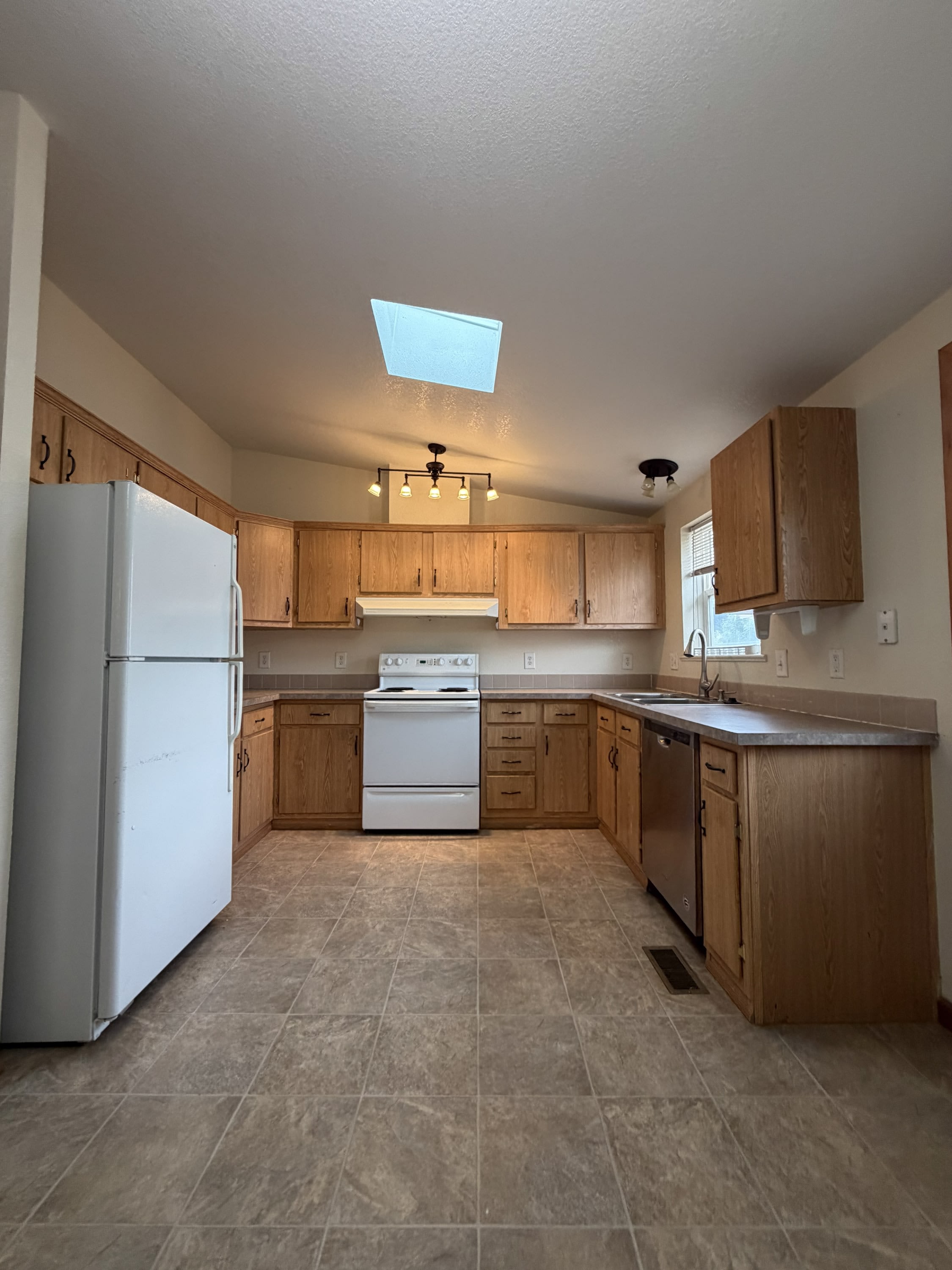 1954 Franklin Street – photo 3