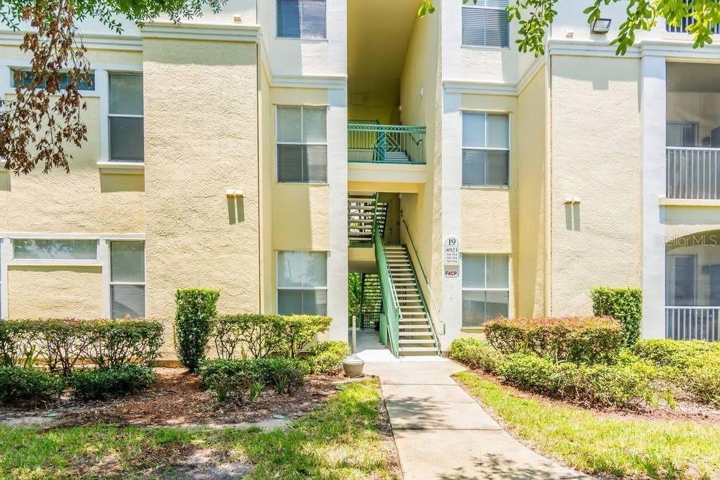 8923 LEGACY Court – photo 1