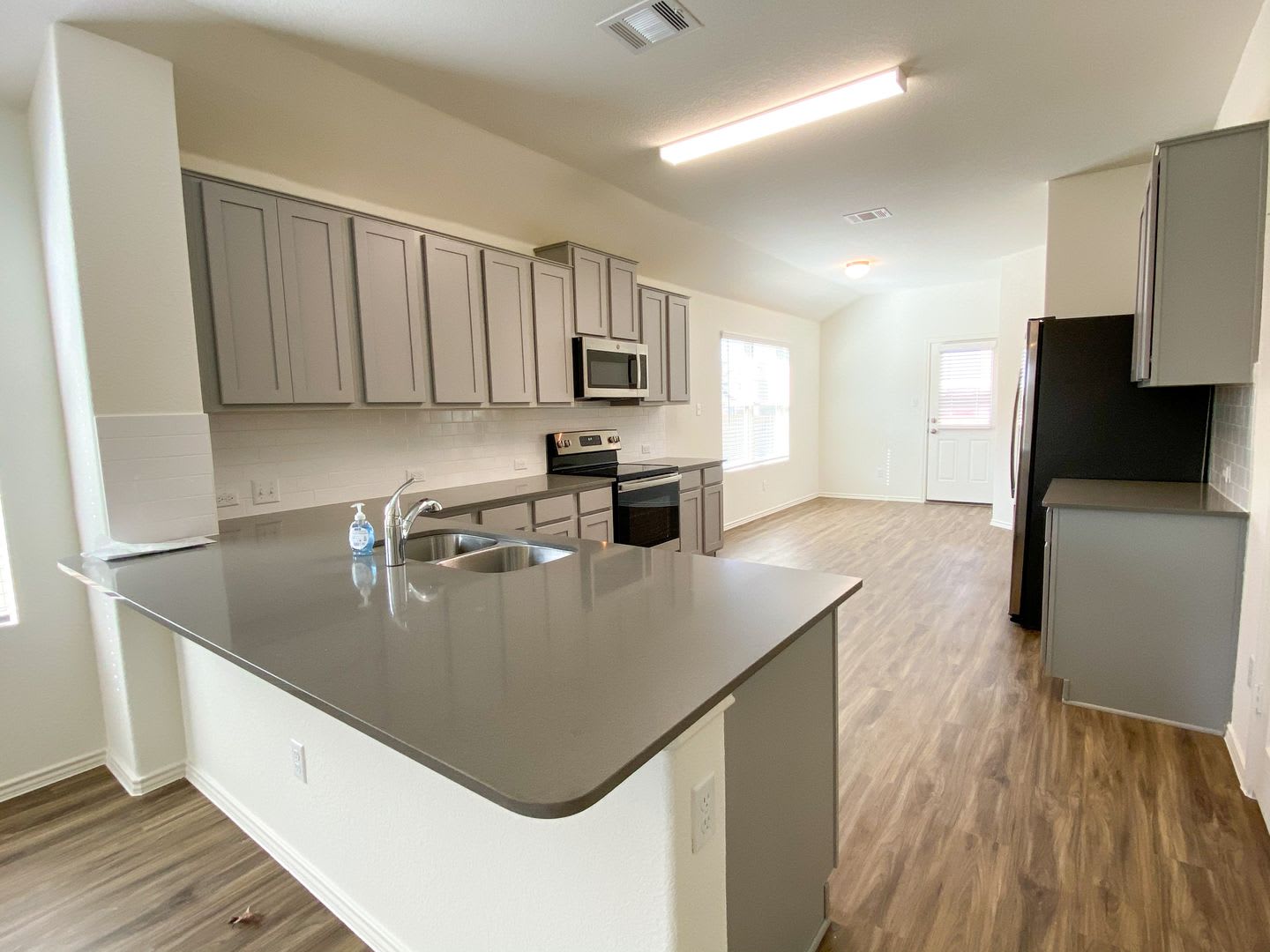 Newly Constructed Home for Rent in Jarrell, 301 Greatest Gift Way – photo 5