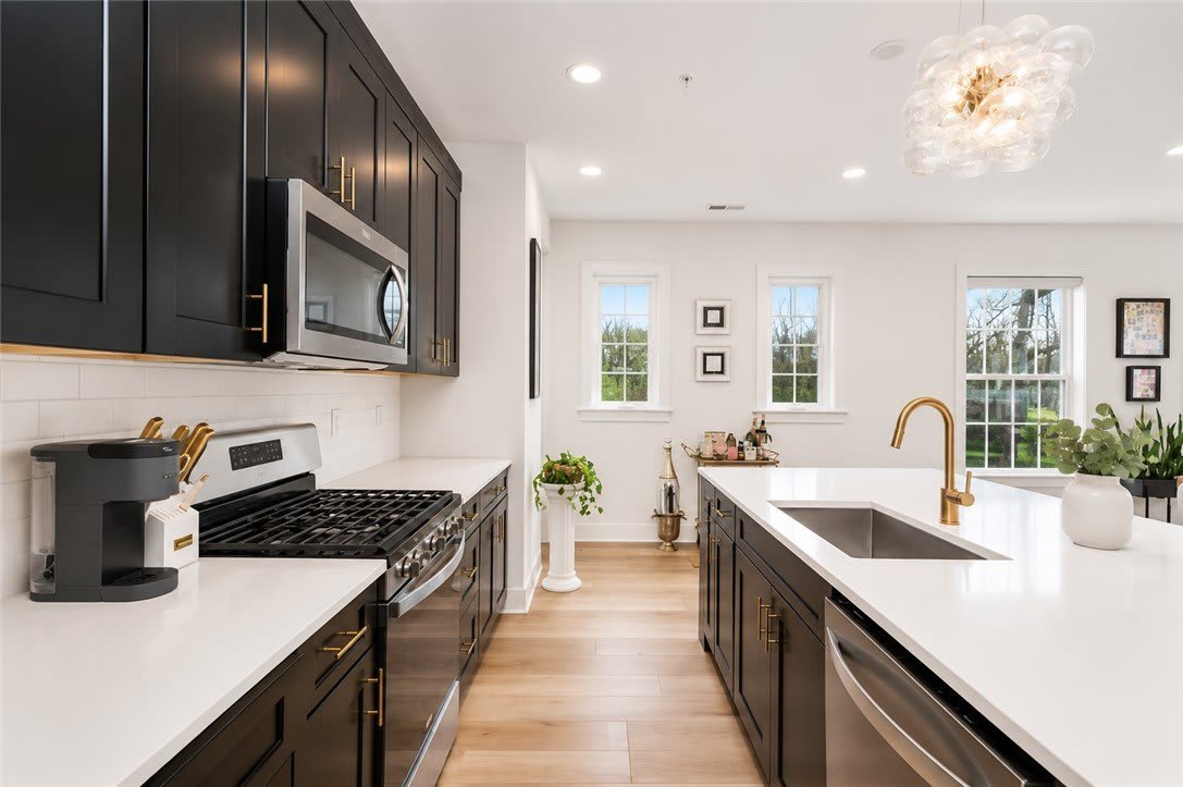800 Gillian Ln – photo 2