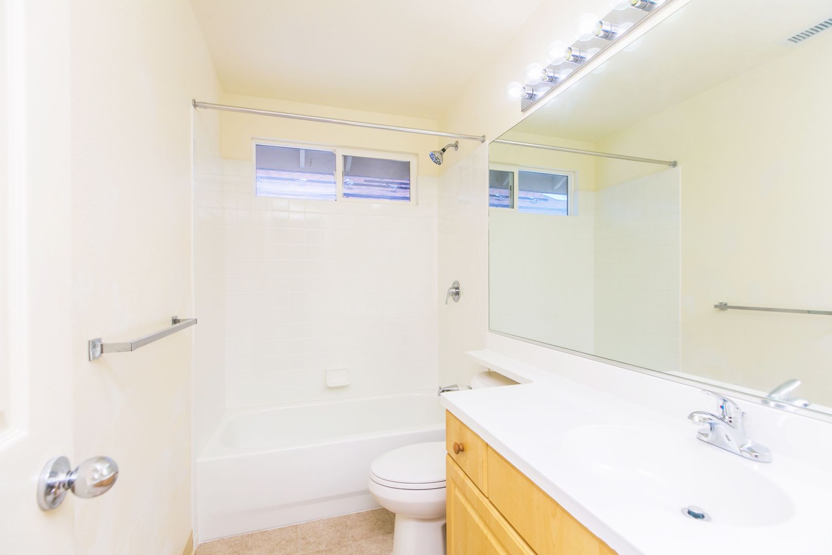Pet Friendly Property Ocean Pointe: 3-bed, 2.5 bath single family home now available! – photo 3