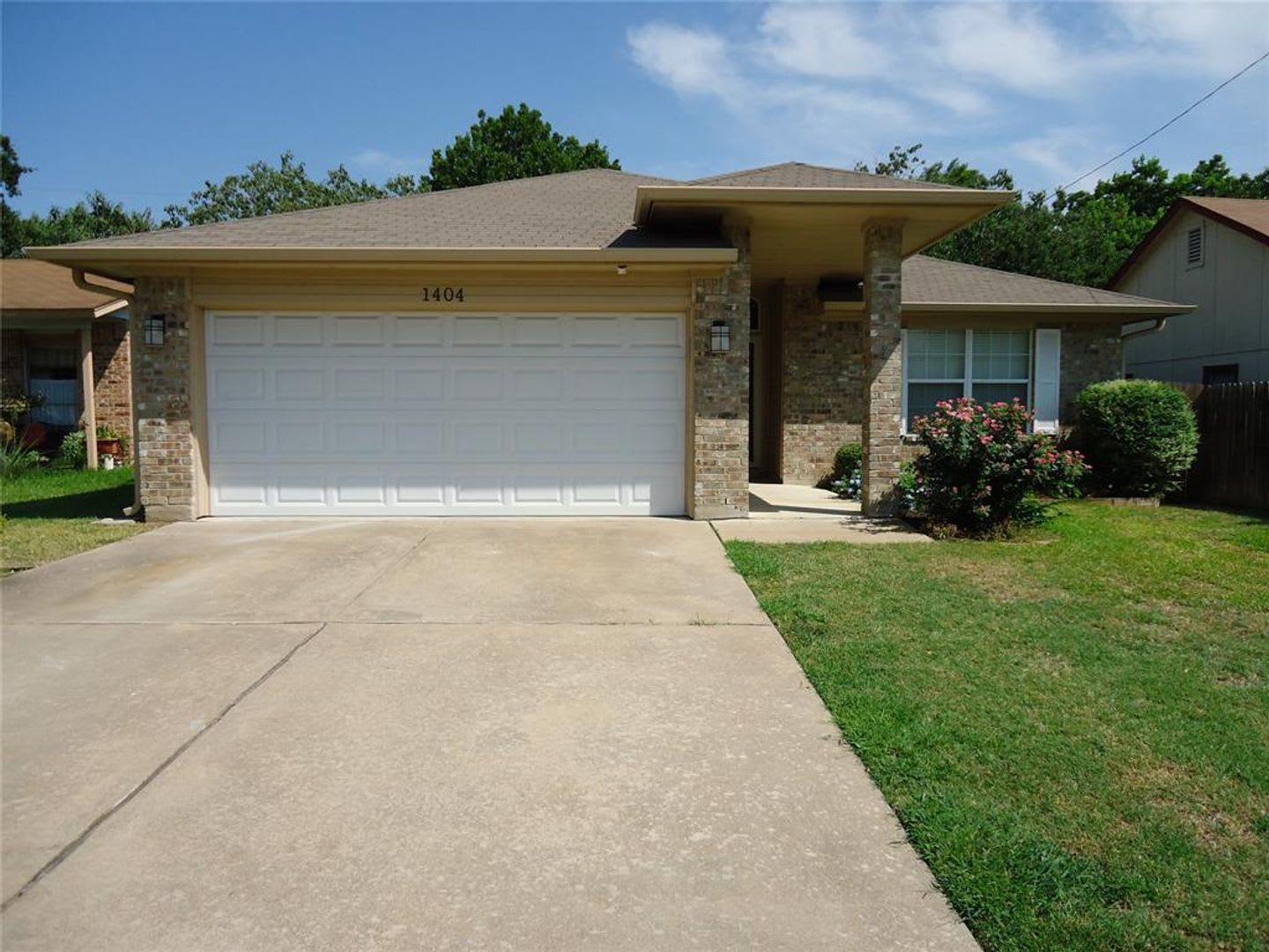 Beautiful One-story home with an Open floor plan – photo 2