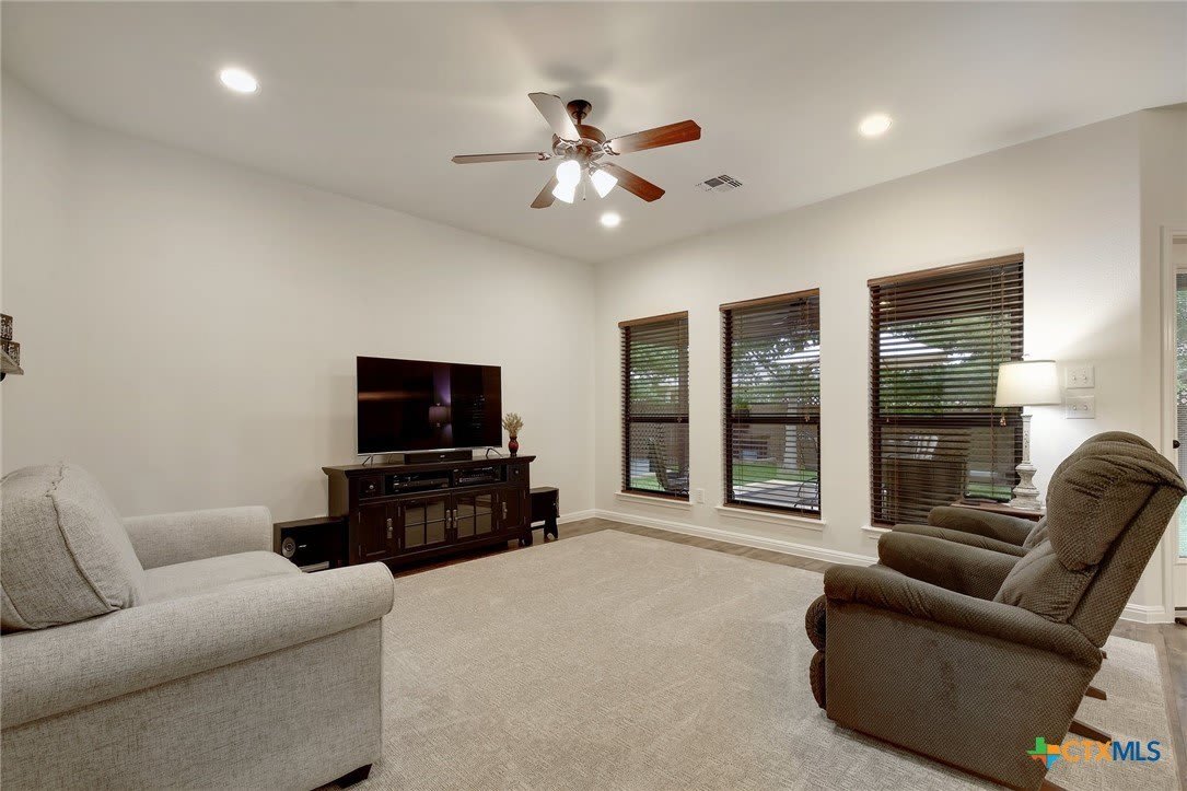2251 Hazelwood – photo 3