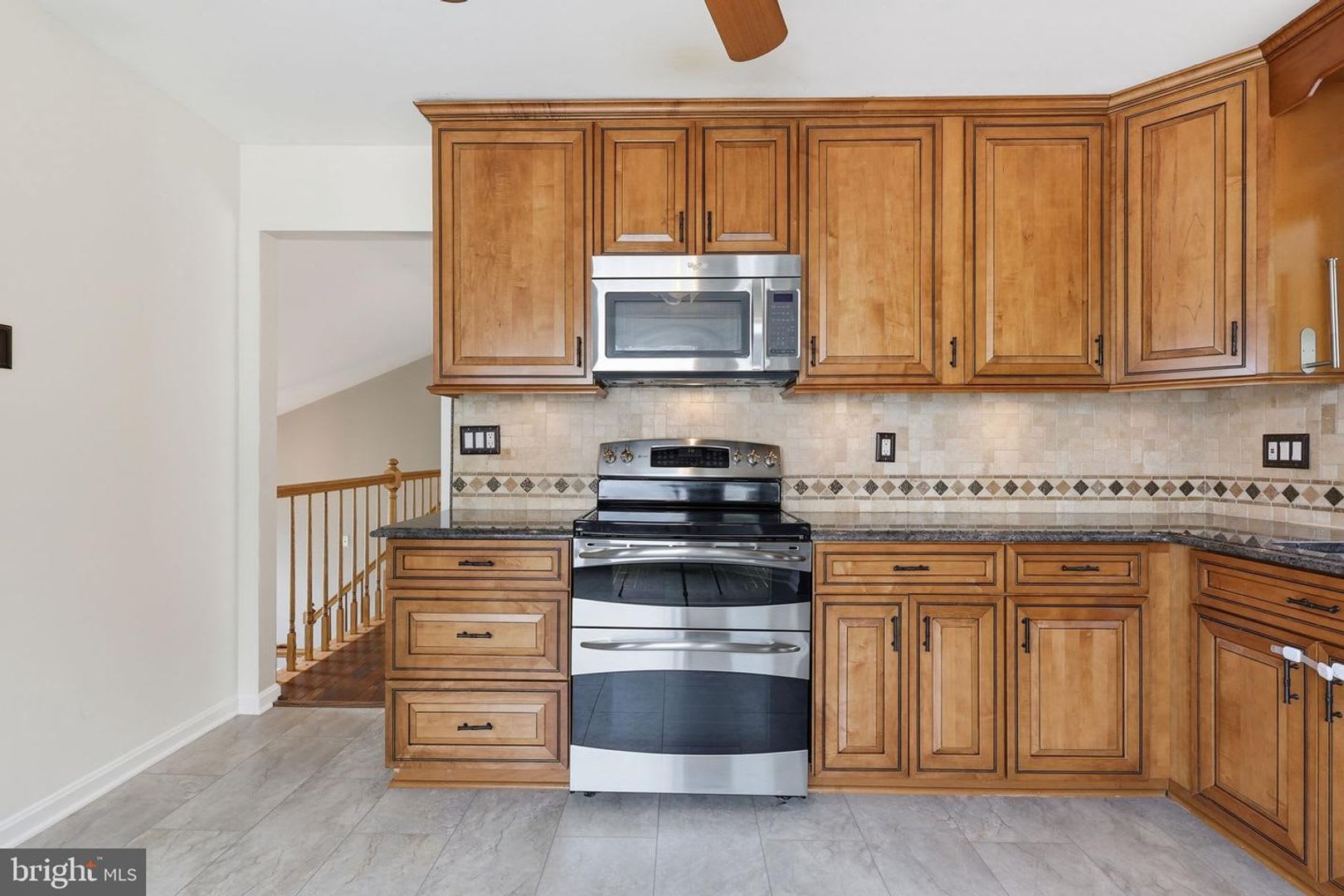 Welcome To 7690 Green Garland Nestled In The Desirable Afton Glen Community Of Springfield This Beautifully Maintained 3 Bedroom 2 5 Bath Home Offers The Perfect Blend Of Comfort Style And Convenience – photo 5