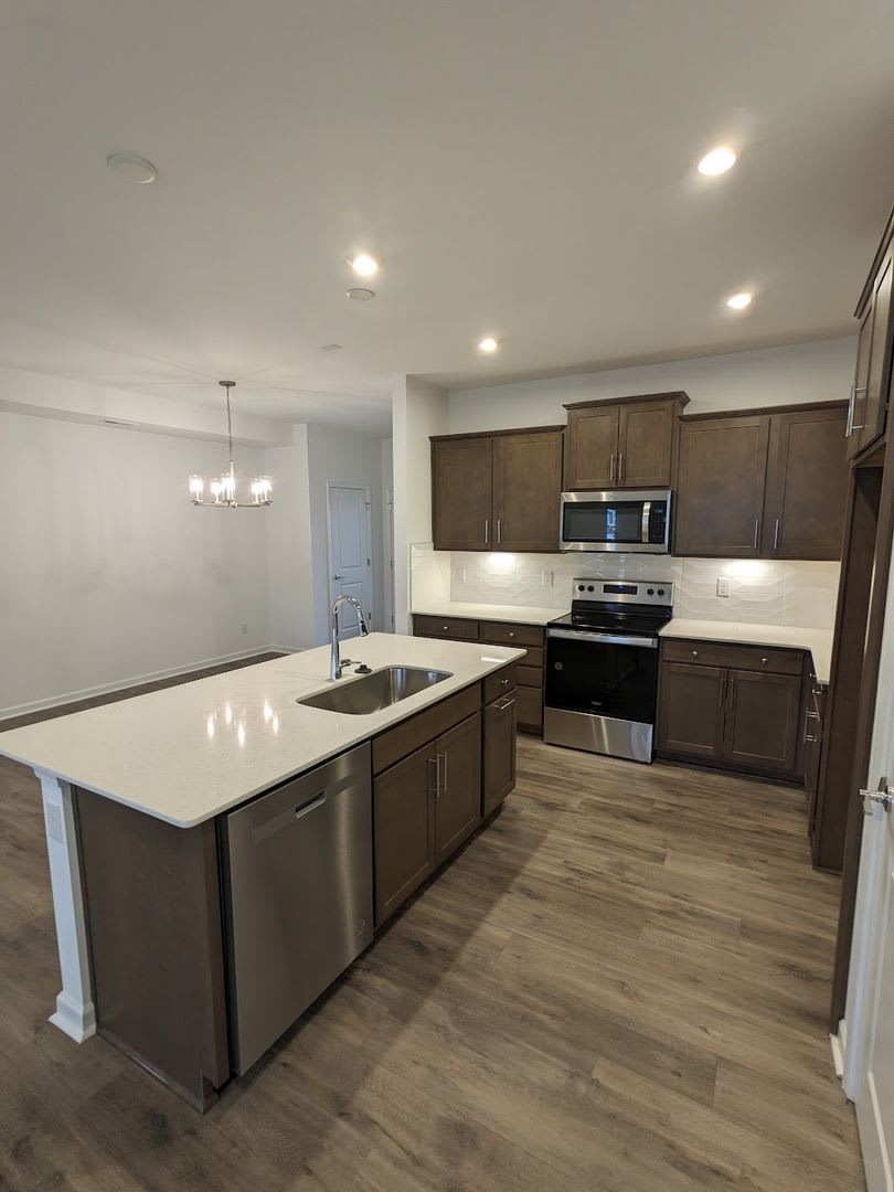 3 Bedroom Townhome in Charlotte Convenient to I-485 and I-77 – photo 4