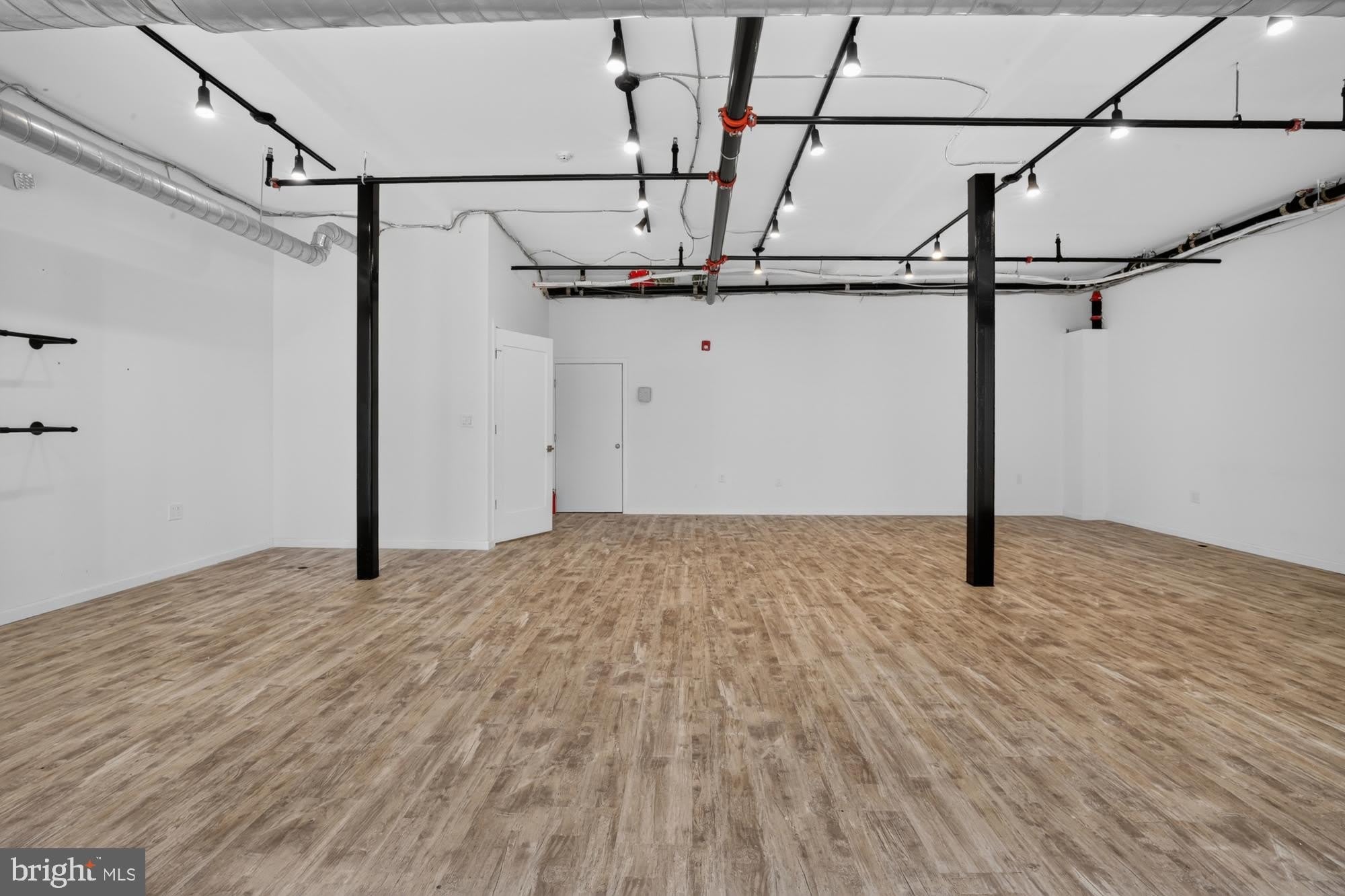 2119 N FRONT Street – photo 1