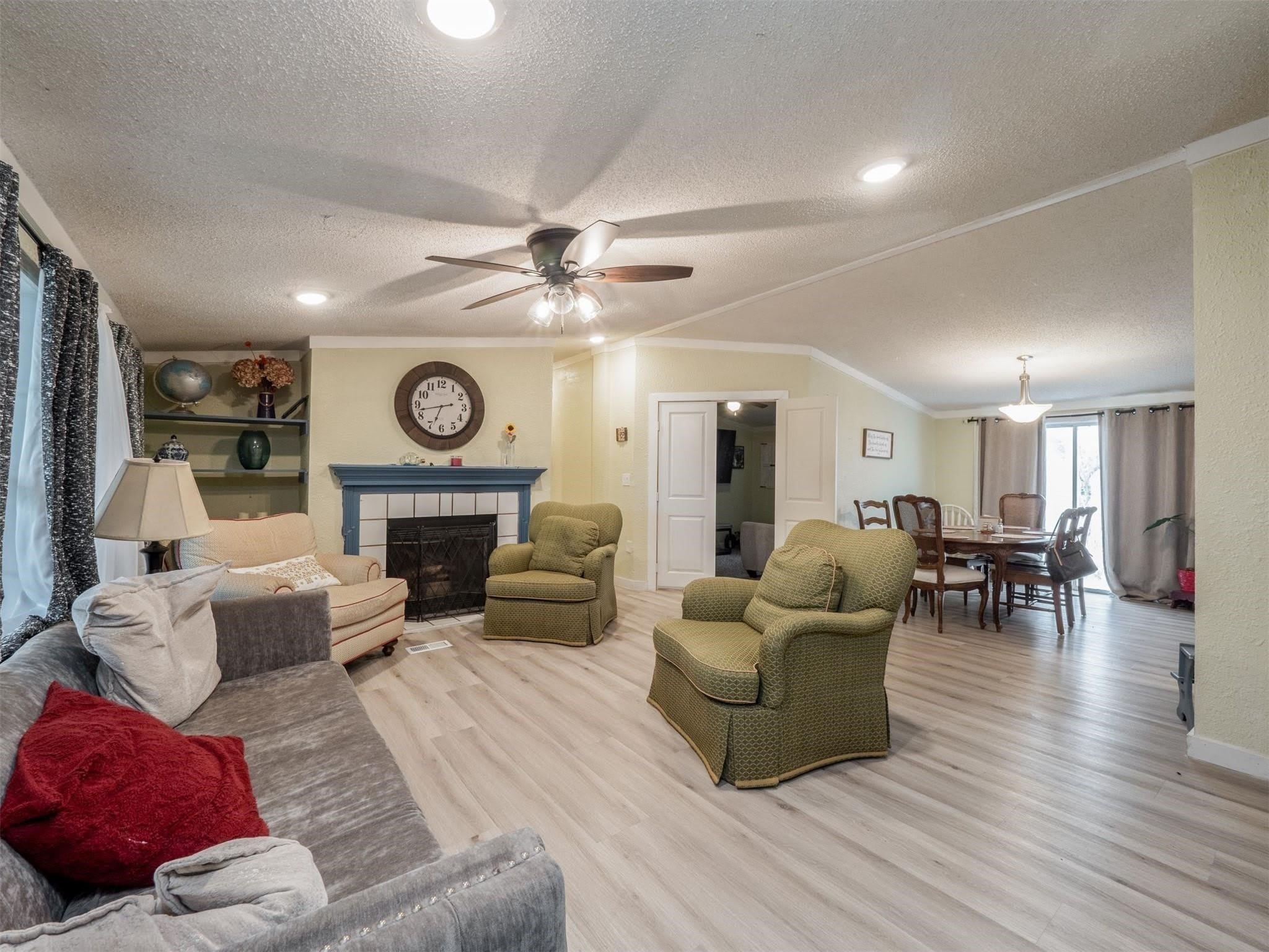 8591 W Ridge Drive – photo 3