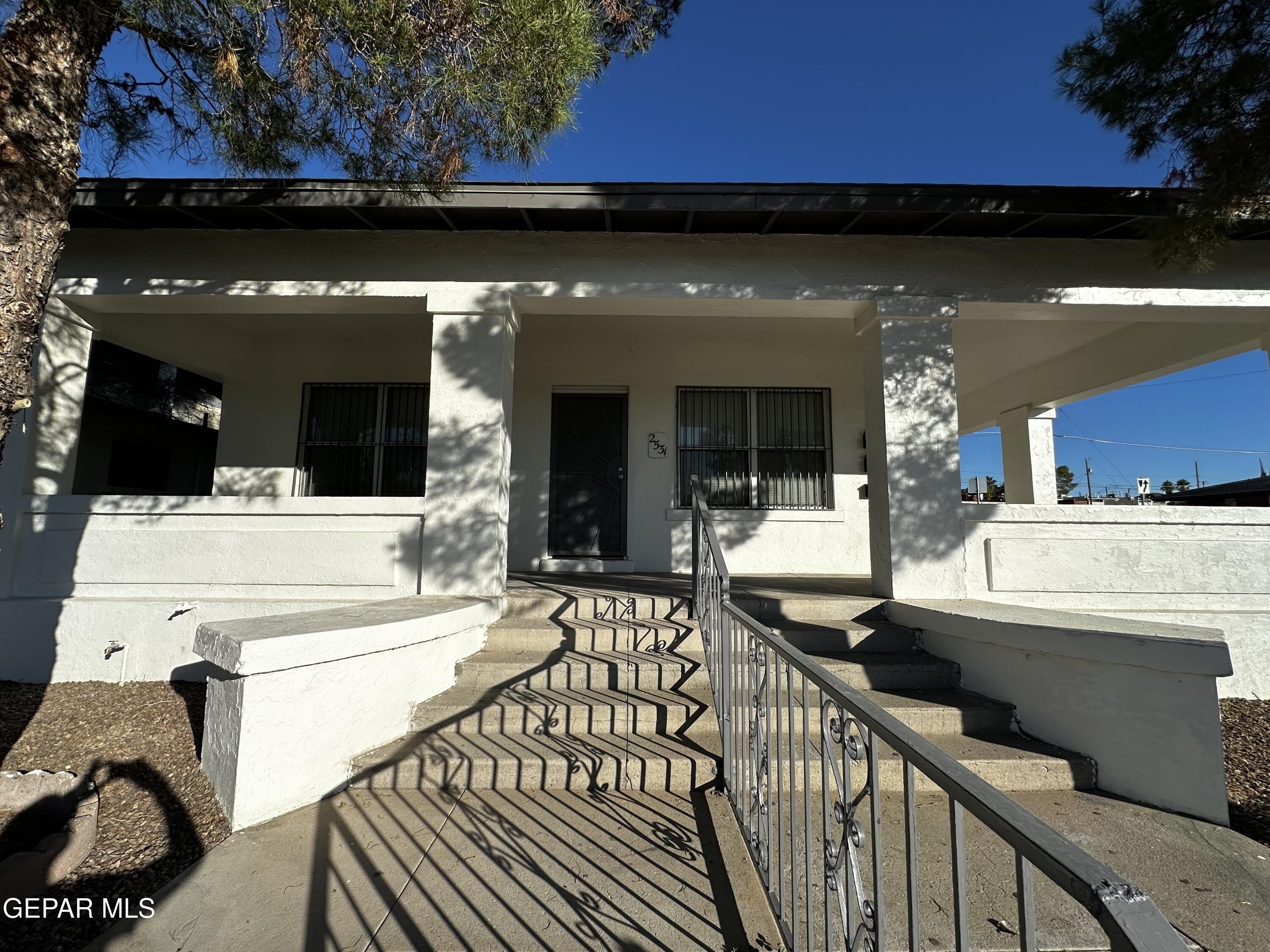 2531 Pershing Drive – photo 1