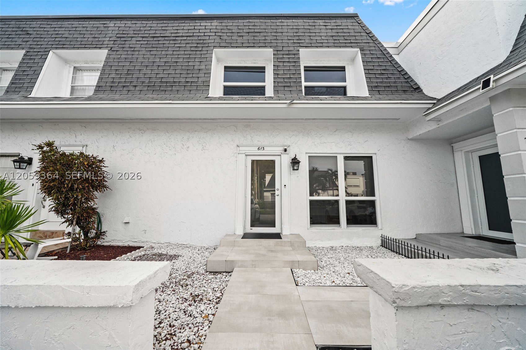 613 NE 26th Ave – photo 2