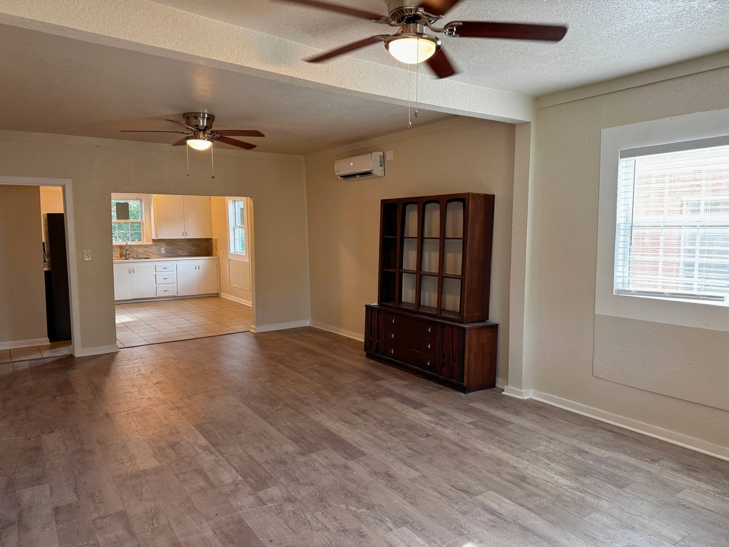 Remodeled 3 Bed 1 Bath in Kemp & Jackson! – photo 3