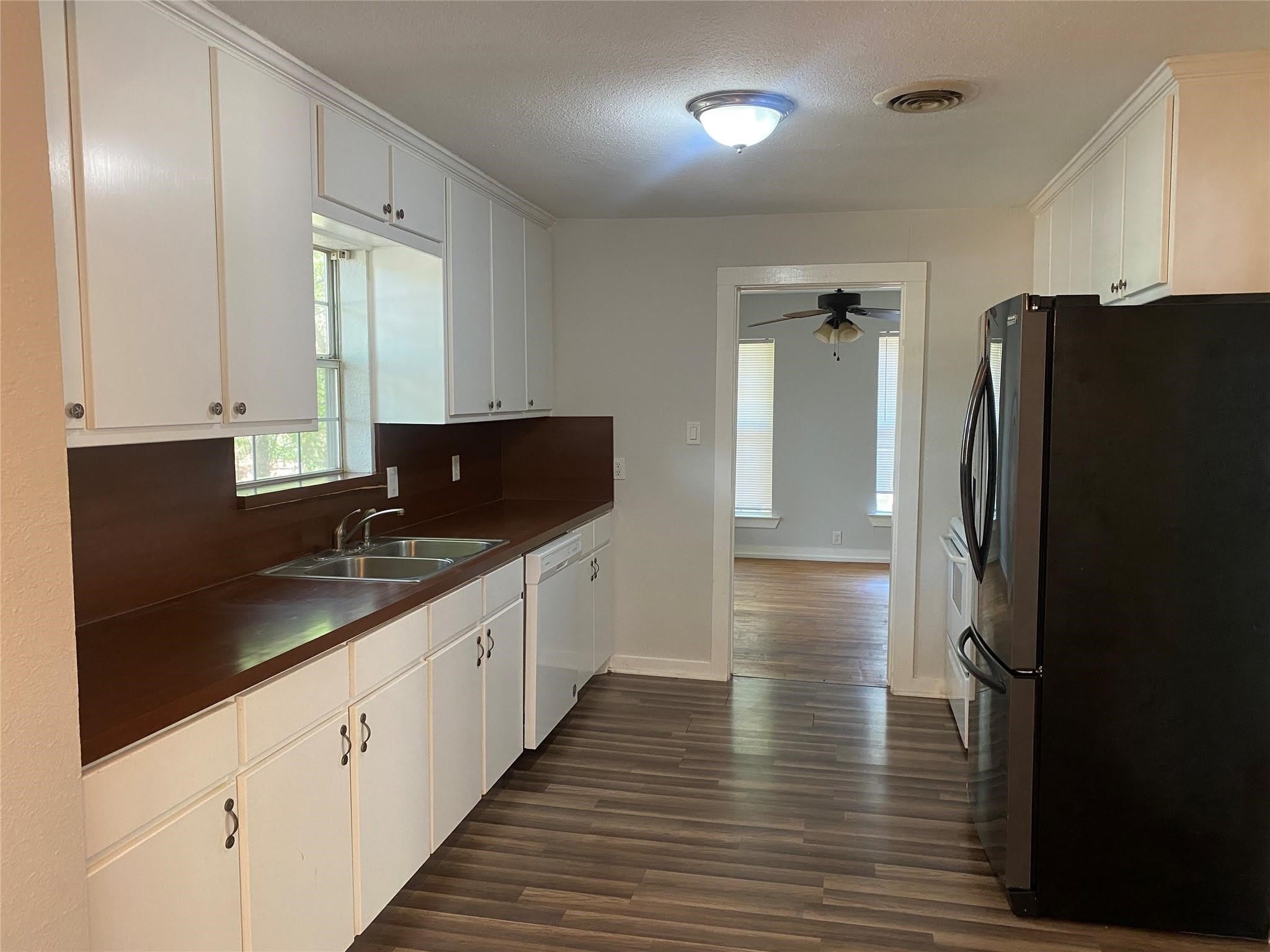 403 Marshall Street – photo 3