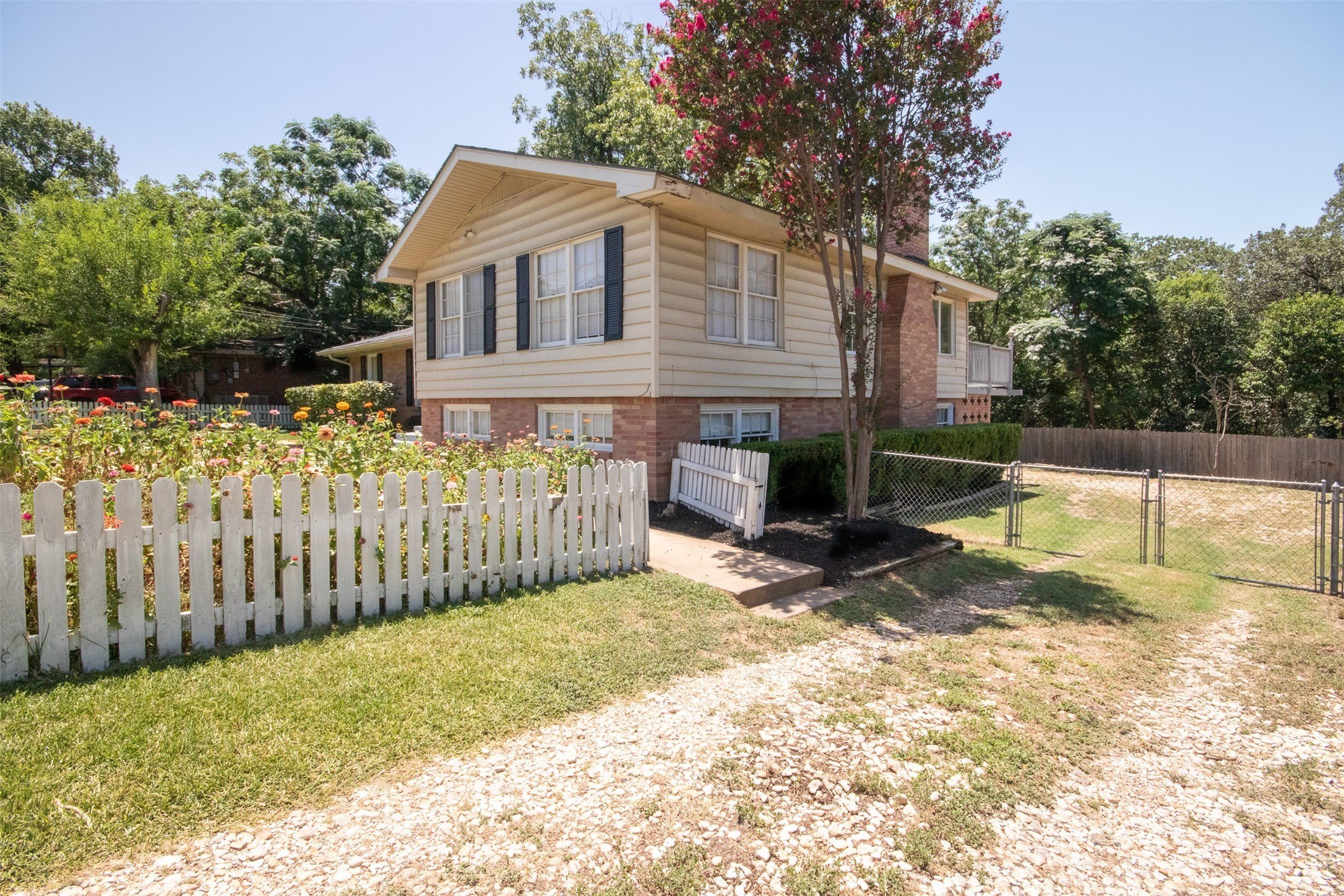 2325 Lake Ridge Circle – photo 4