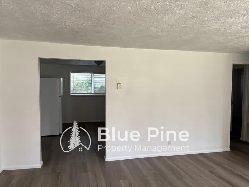 411 Gladstone Street – photo 4