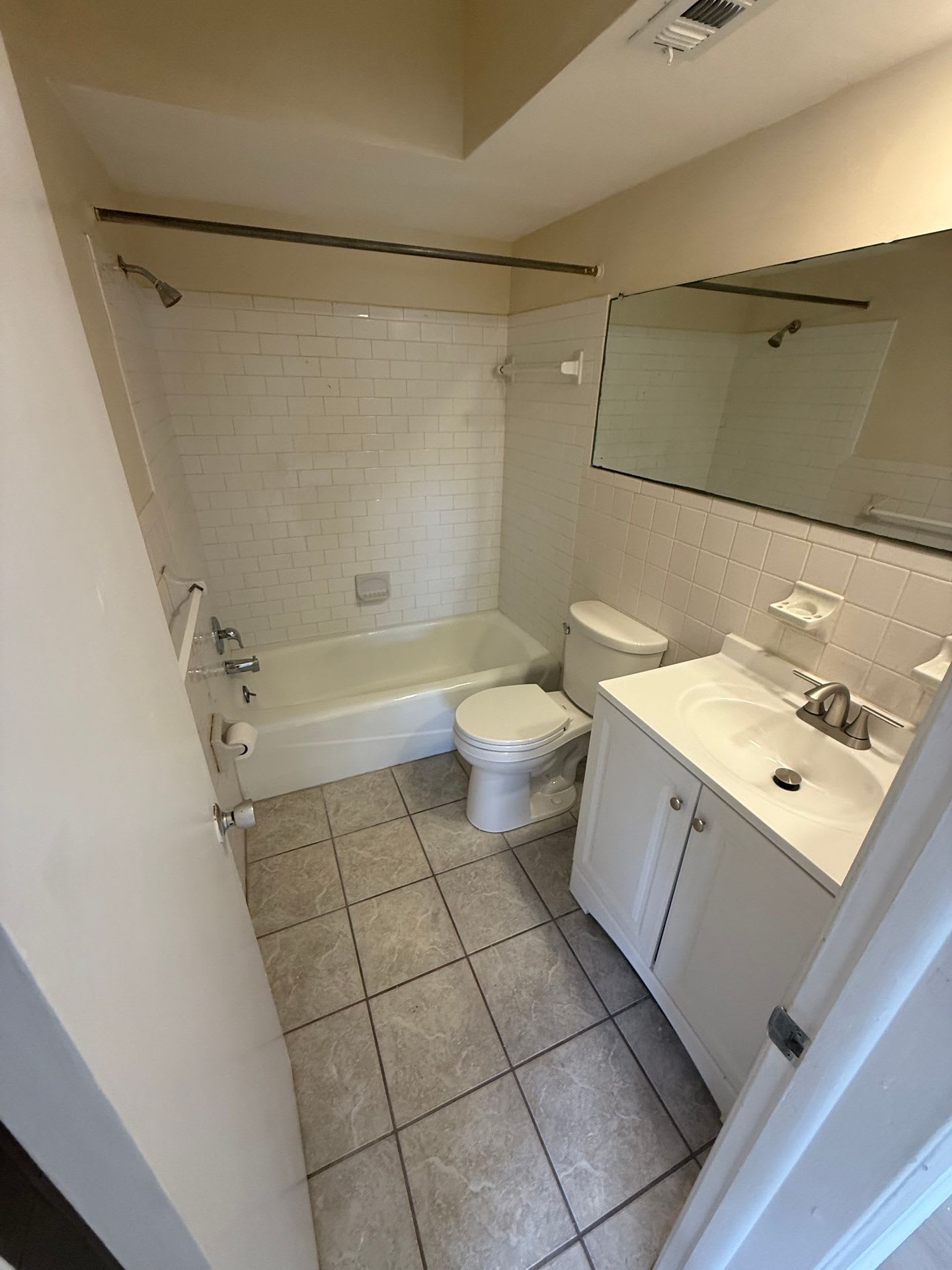 Updated 1 Bedroom Apartment Near the Beach – First Floor – Cats Welcome! – photo 5