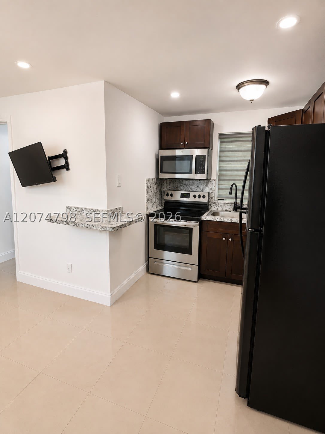 802 NW 3rd Ter – photo 2