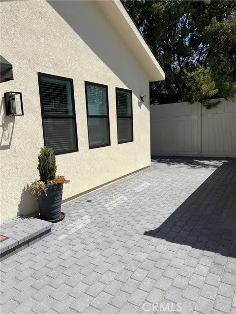 12243 Califa Street – photo 2