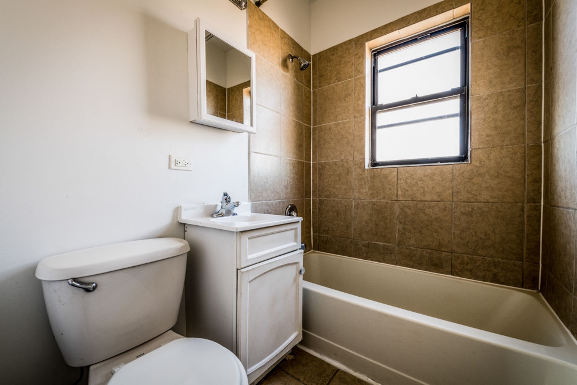 6400 S. Rockwell Street Apartments – photo 3