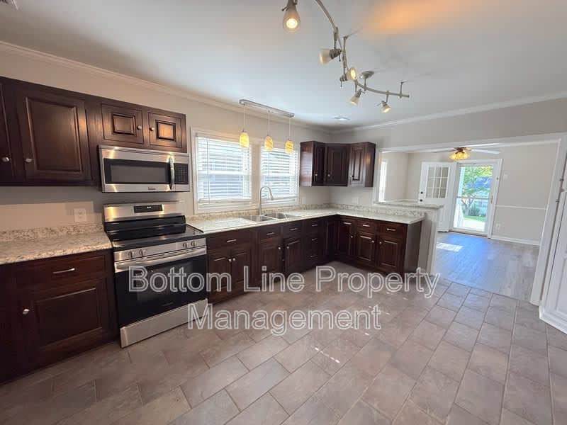 1024 E 10th St – photo 5