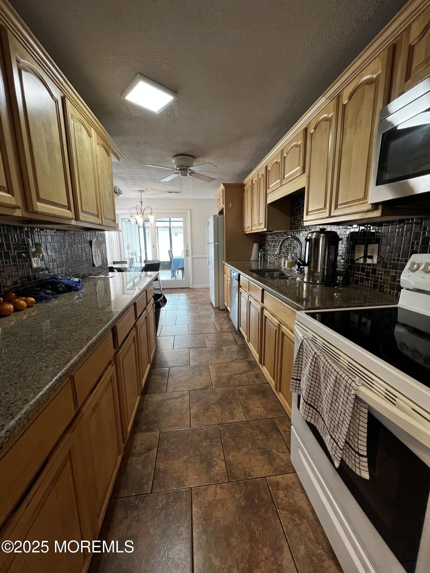 1000 Woodgate Avenue – photo 5