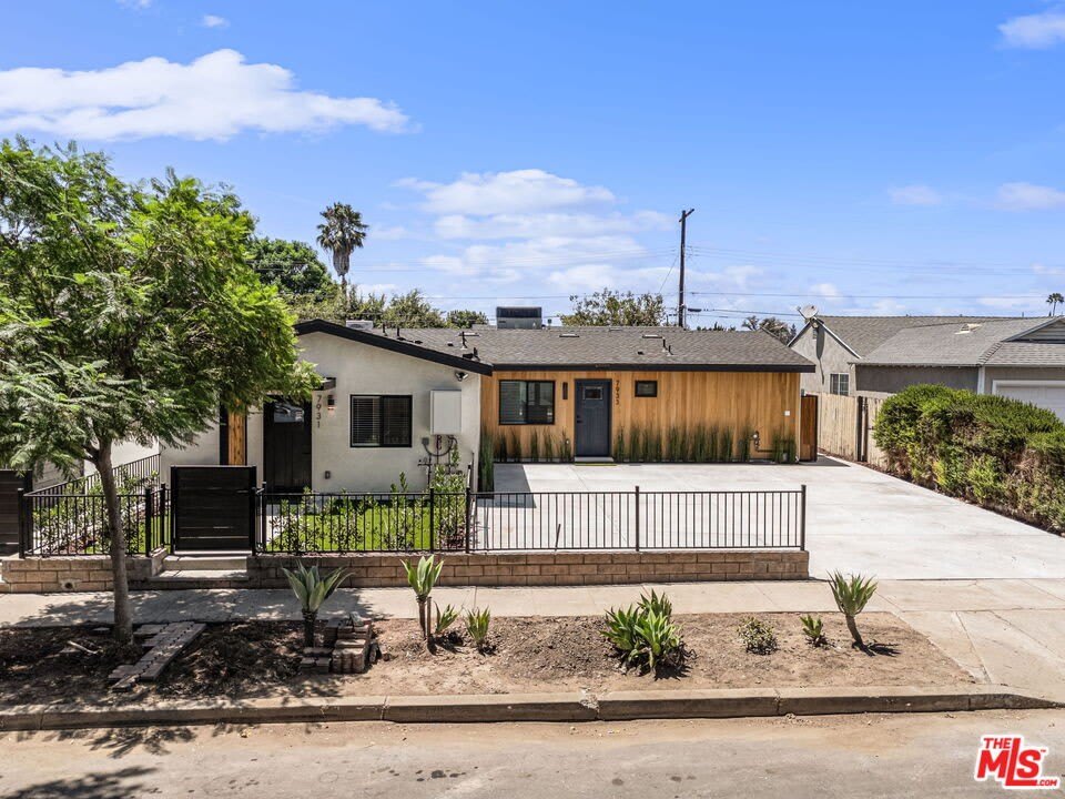 7933 Zelzah Ave – photo 2