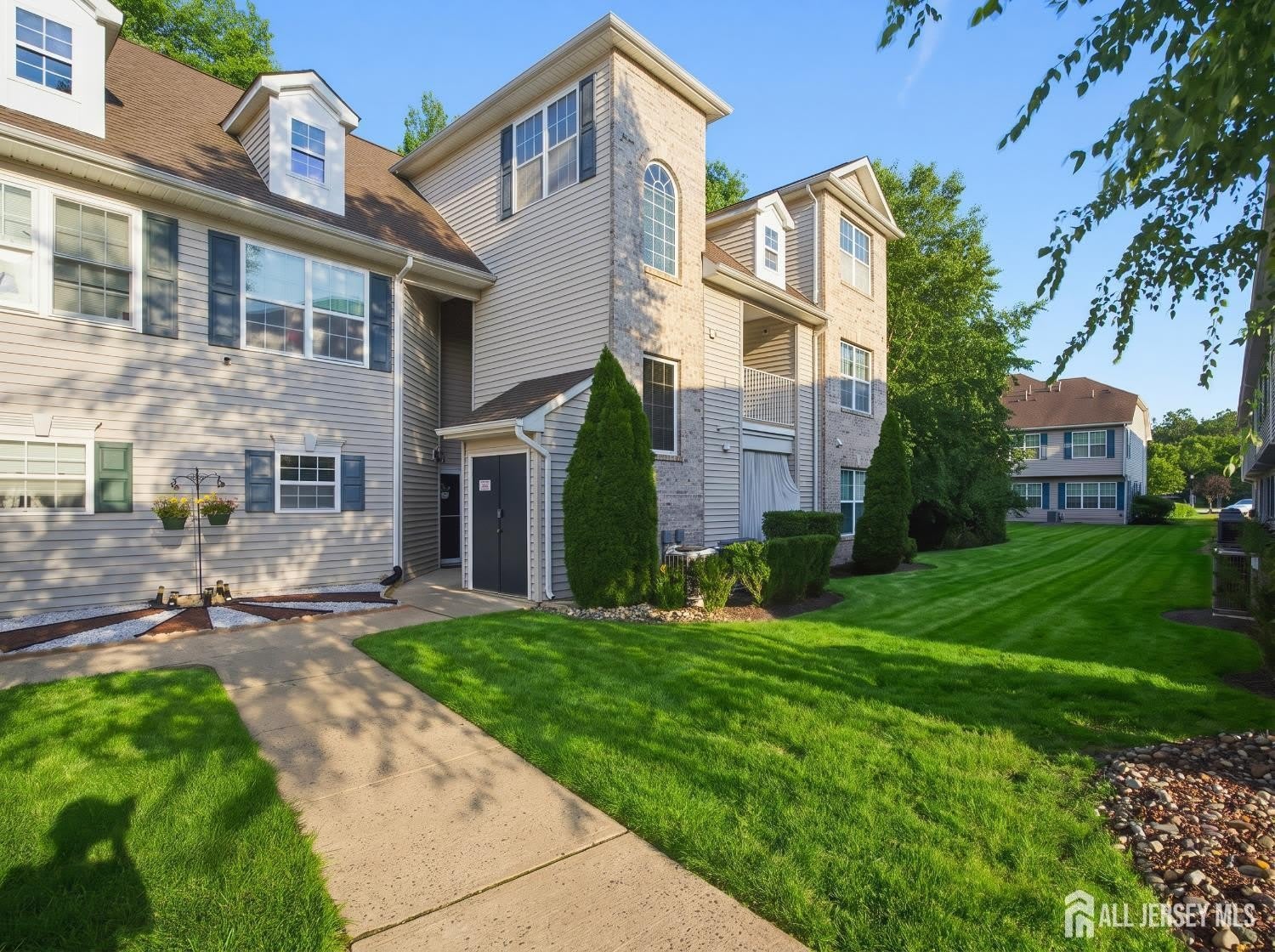 1054 Morning Glory Drive – photo 2