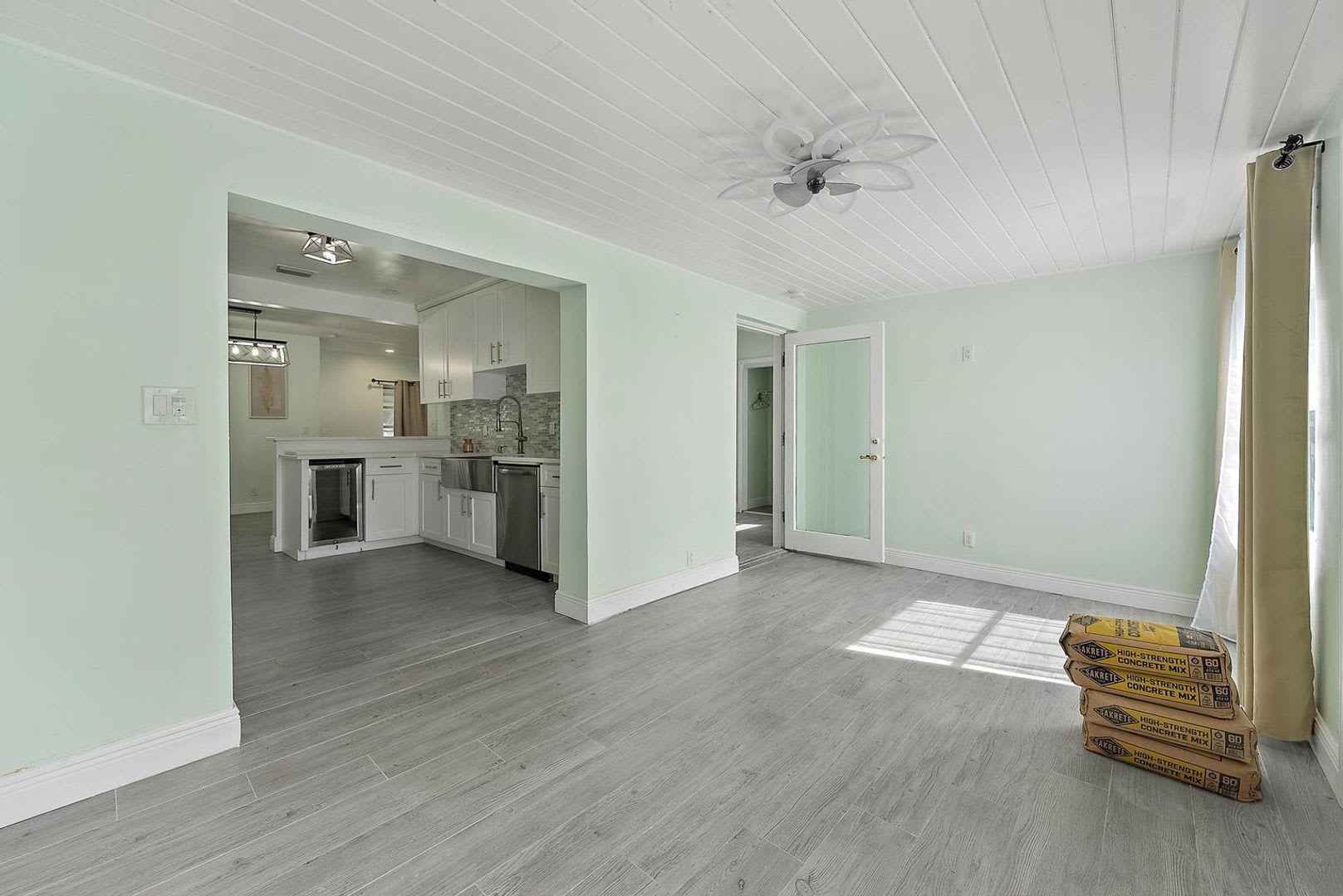 135 E 28th Street, Riviera Beach, FL 33404 – photo 5