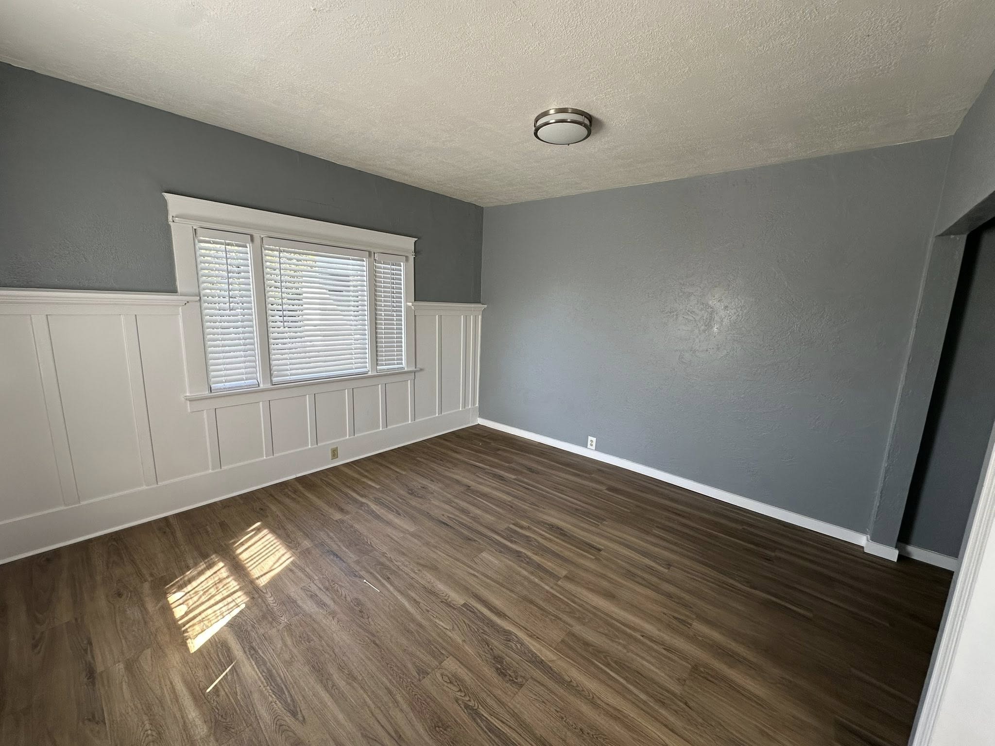 211 W Harris St – photo 2