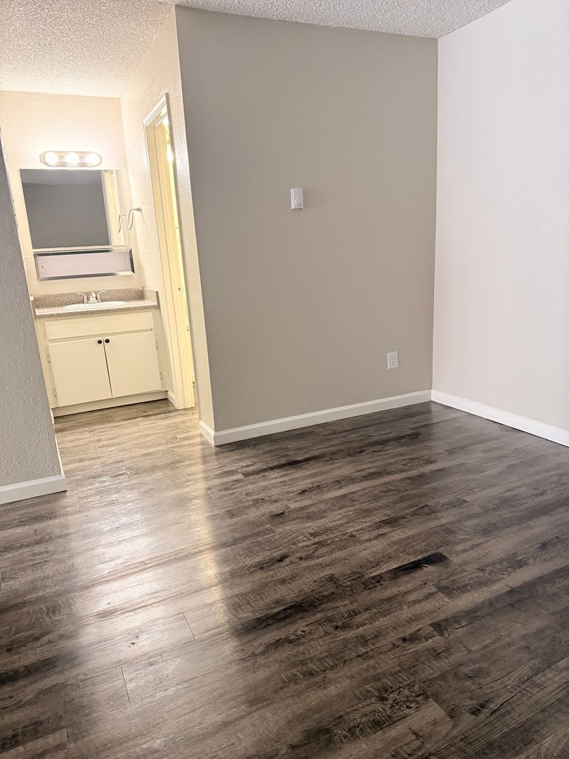 **MOVE IN SPECIAL** $500 off the rent Come and apply today!! – photo 5