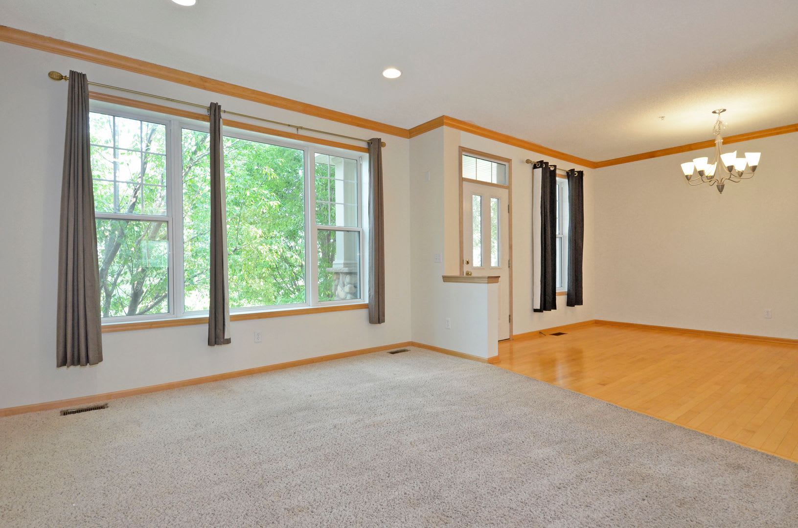 Spacious 4-Bed 3.5-Bath in Blaine – photo 4