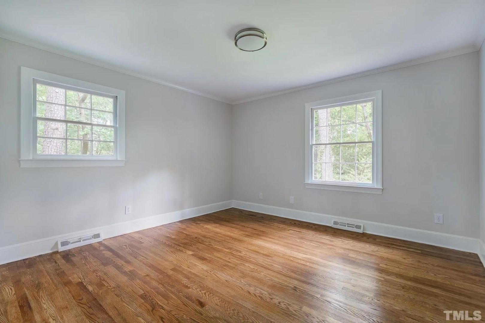 Room In 5 Bedroom House At 4600 Joyner Pl – photo 5