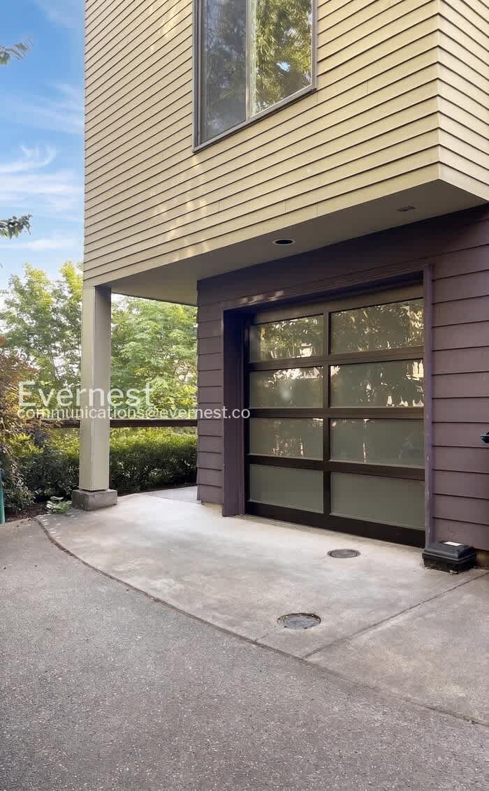 560 McGraw Street – photo 2
