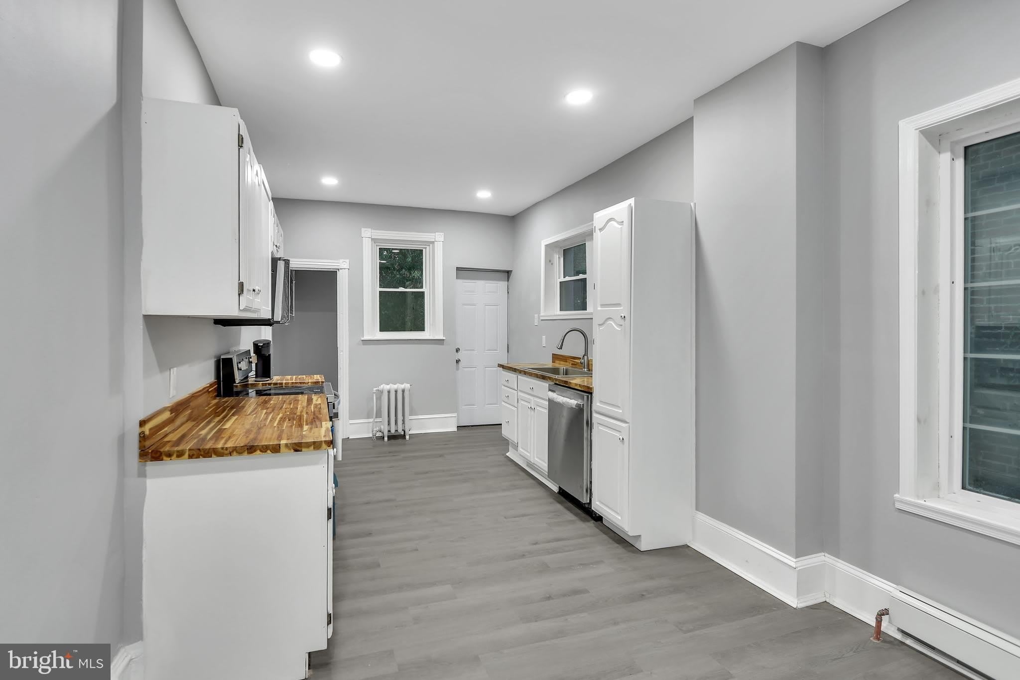 1526 W 4TH Street – photo 2