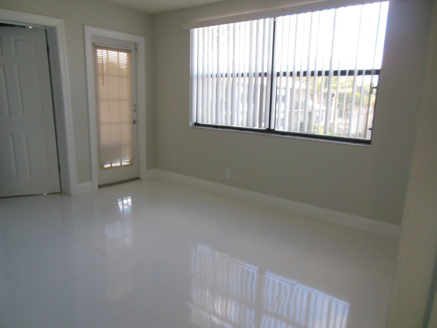 One Bedroom One Bathroom Waterfront Community – photo 3