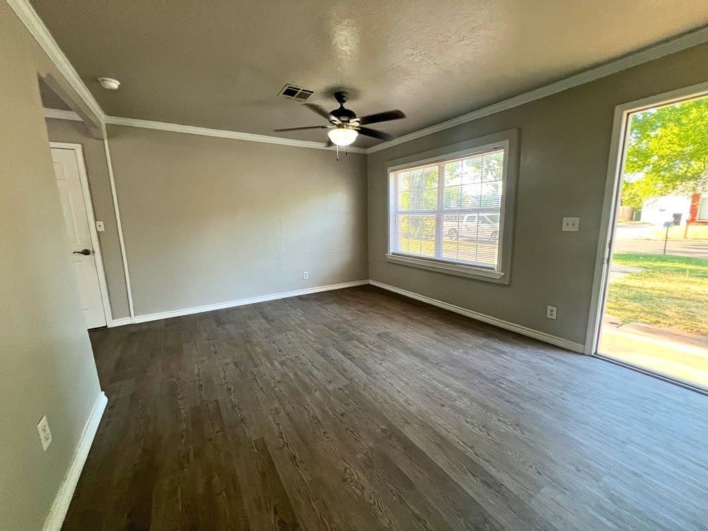 2326 NW Lincoln Avenue – photo 2