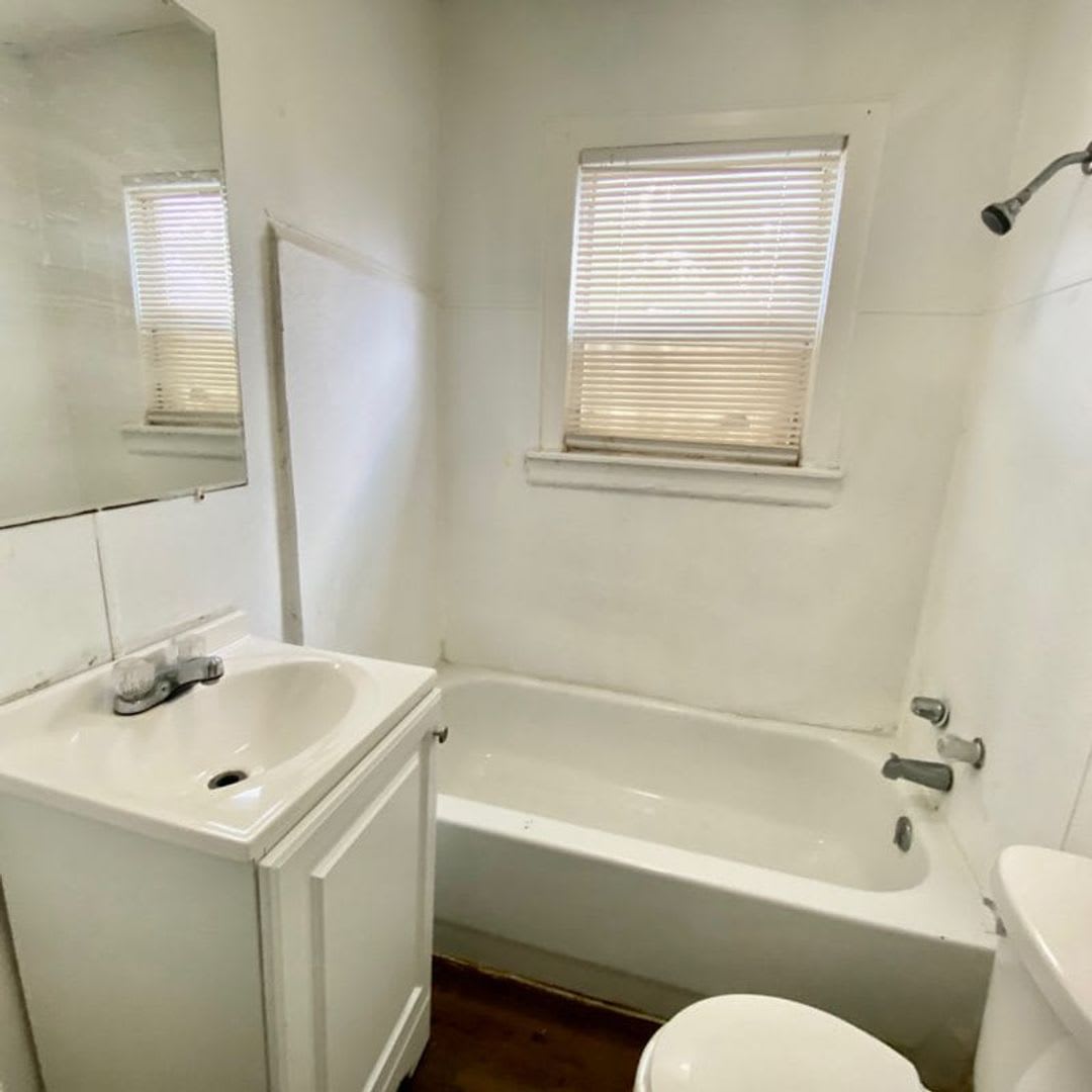 Price Lowered Handyman Special 0 First Month S Rent You Fix You Save Big Ext 2 – photo 4