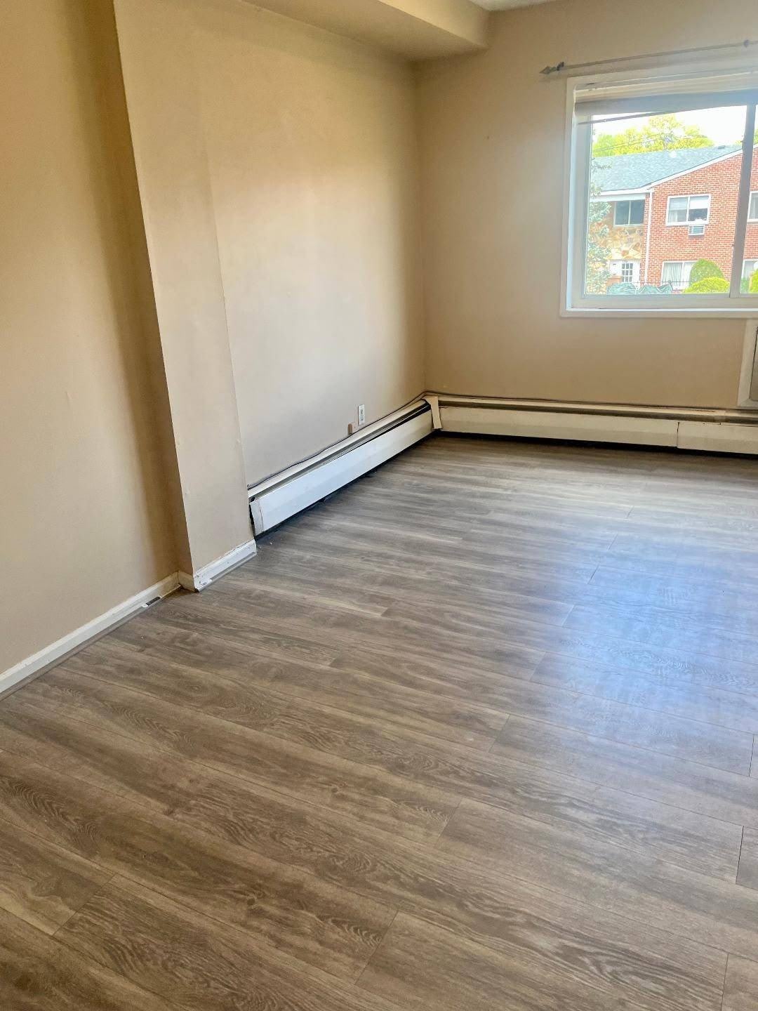 1292 Rockland Ave – photo 5