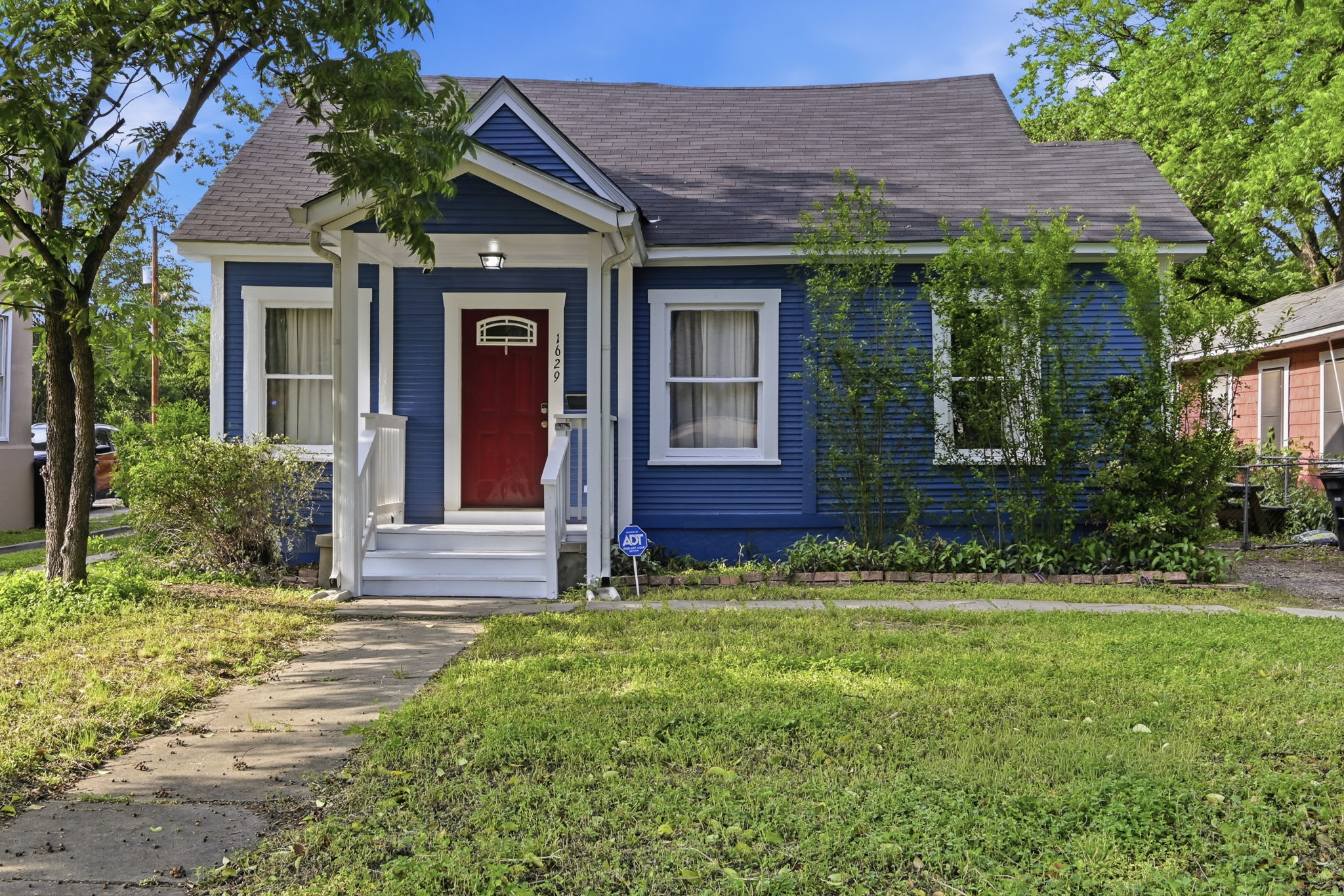 1629 West Woodlawn Avenue – photo 1