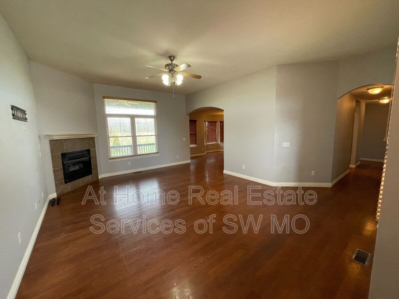 6063 N 19Th – photo 2