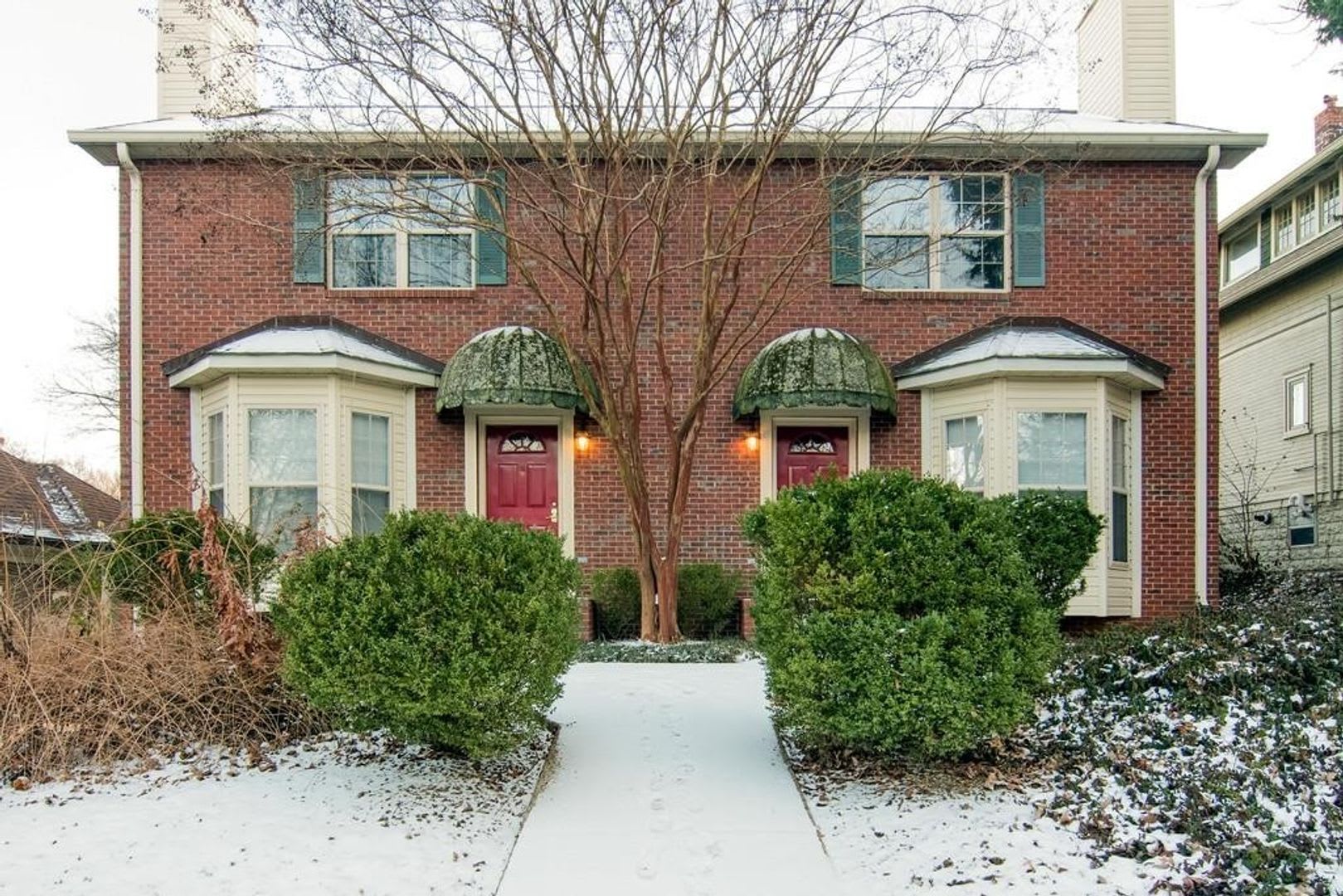 Beautiful 2Br 1 5Ba Home In A Prime Location Within Walking Distance To West End And Vanderbilt University – photo 1